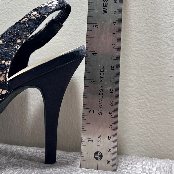Lace sling back, open toe size 8 1/2 - Picture 7 of 8